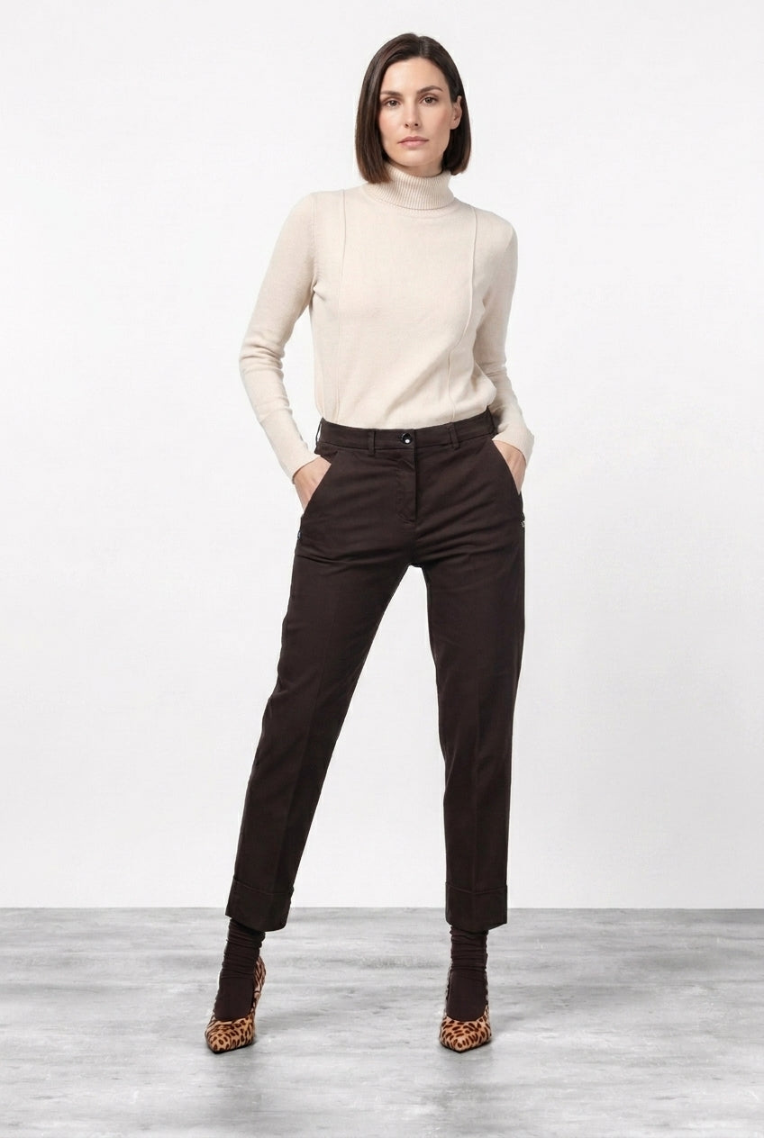 Pantalon chino femme New York Carrot en satin avec carrot fit ①