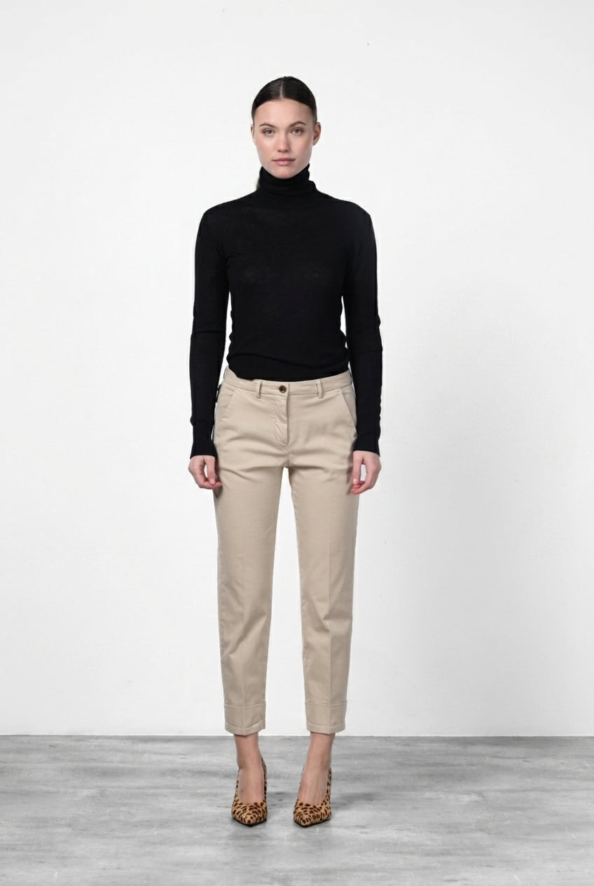 New York Carrot women’s chino pants in satin with carrot fit ①