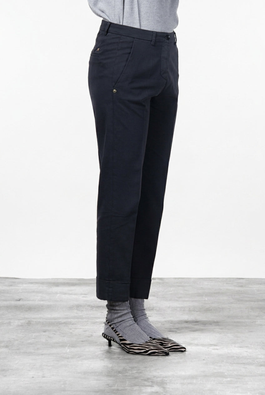 New York Carrot women’s chino pants in satin with carrot fit ①