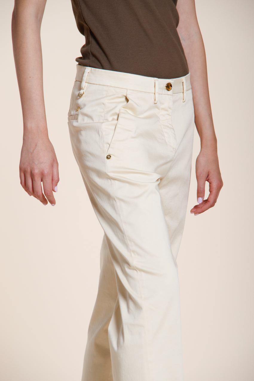 New York Carrot pantalon chino femme en satin stretch carrot fit ①