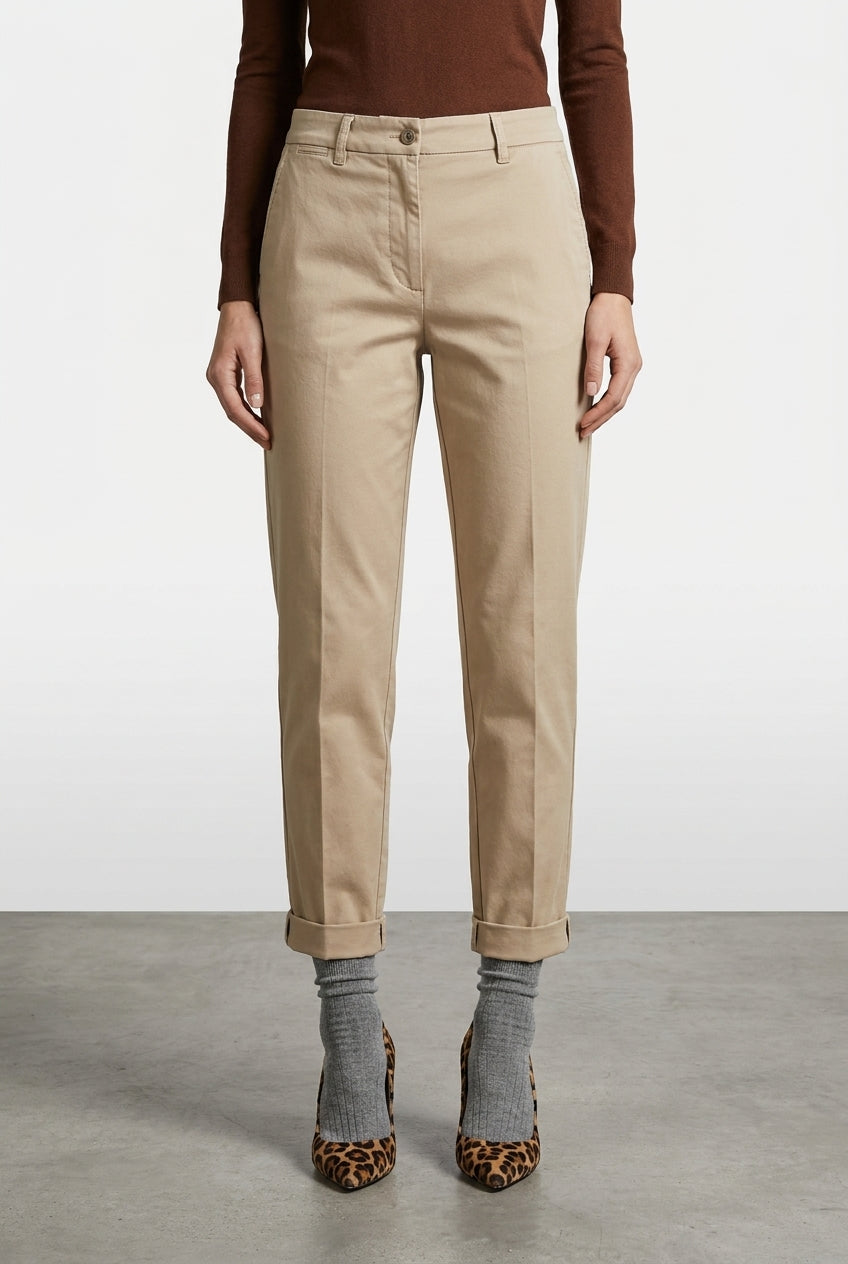 New York Carrot women’s chino pants in cotton and wool gabardine with carrot fit ①
