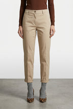 New York Carrot women’s chino pants in cotton and wool gabardine with carrot fit ①

