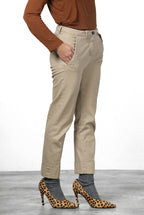 New York Carrot women’s chino pants in cotton and wool gabardine with carrot fit ①
