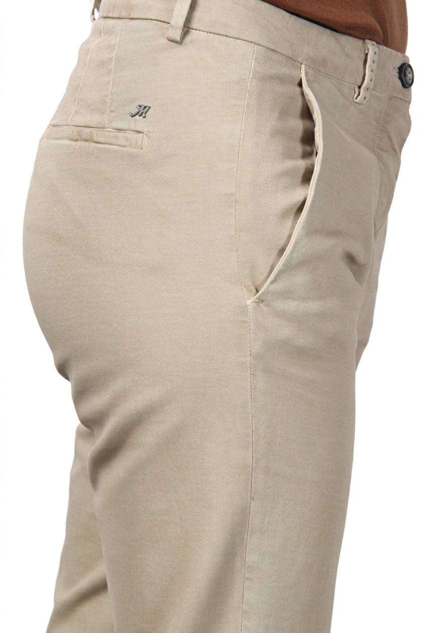 New York Carrot women’s chino pants in cotton and wool gabardine with carrot fit ①
