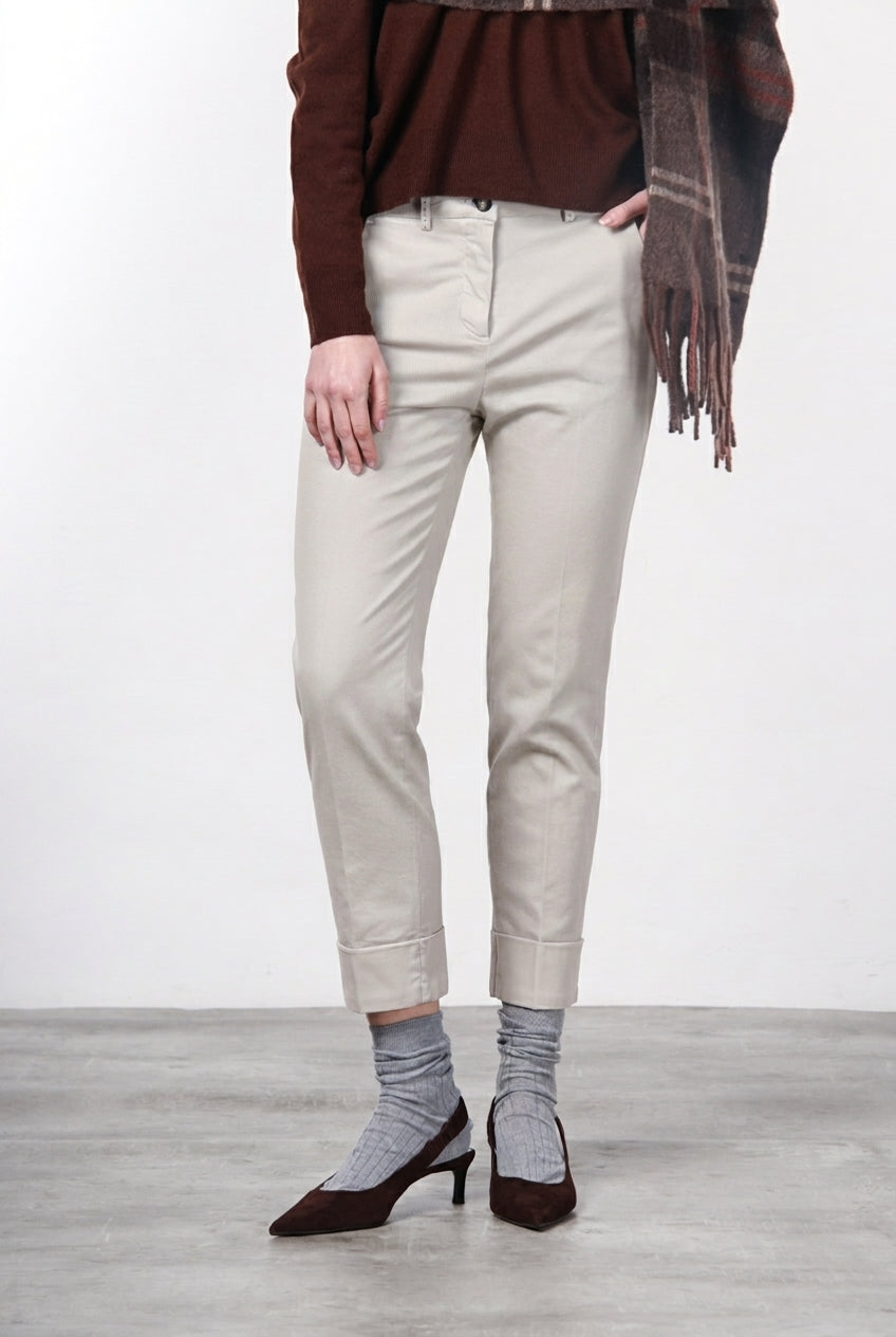 New York Carrot pantalon chino femme en gabardine de coton et laine carrot fit ①
