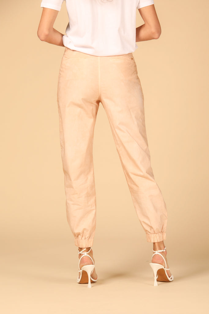 Image 5 de Pantalon cargo pour femme modèle Evita de Mason's en couleur rose curvy fit