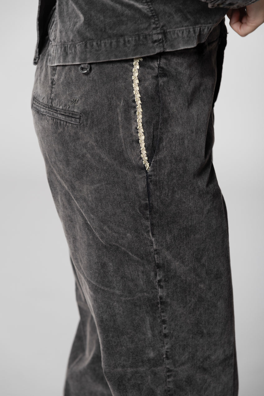 New York Cozy women’s chino pants in 1000-wale corduroy carrot fit