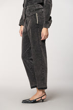 New York Cozy women’s chino pants in 1000-wale corduroy carrot fit