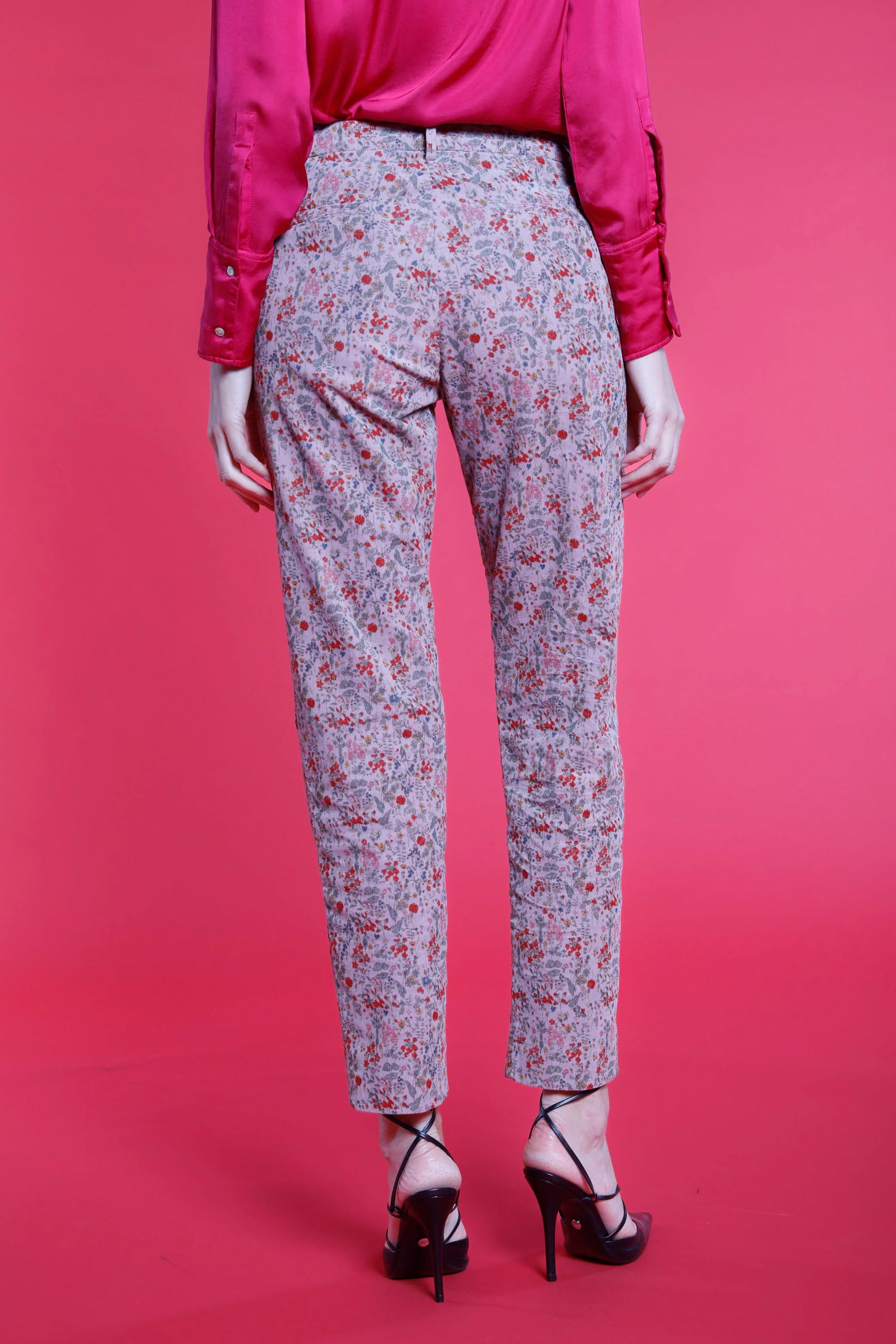 Immagine 4 di pantalone chino donna in velluto color cipria con pattern fiori modello New York di Mason's