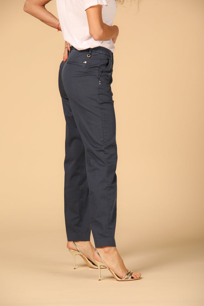 Image 2 de Pantalon chino pour femme modèle New York en bleu marine, fit régulière de Mason's