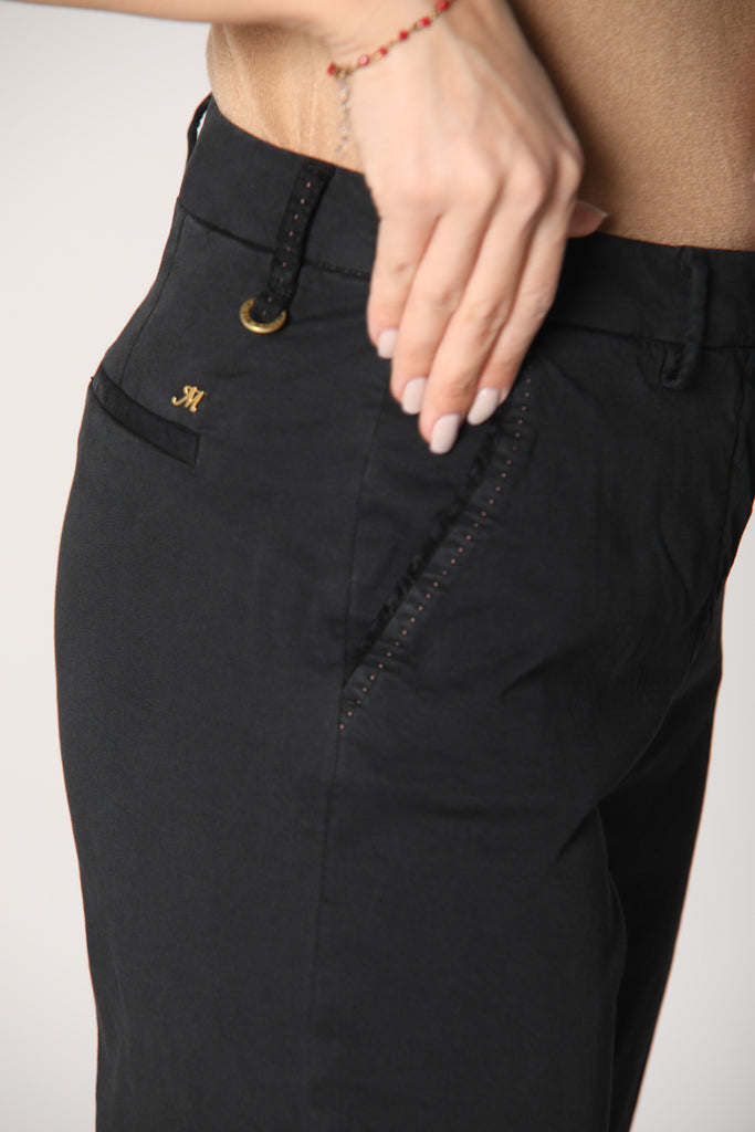 Image 2 du pantalon chino femme en gabardine noire modèle New York par Mason's
