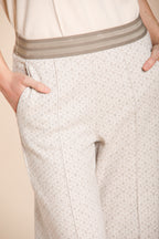 Foto 2 Easy Straight Elax pantalone chino donna in jersey con stampa geometrica straight fit