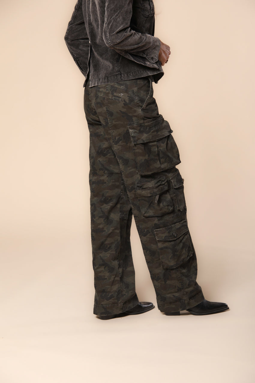 New Hunter pantalon cargo femme en satin avec imprimé camouflage coupe straight ①