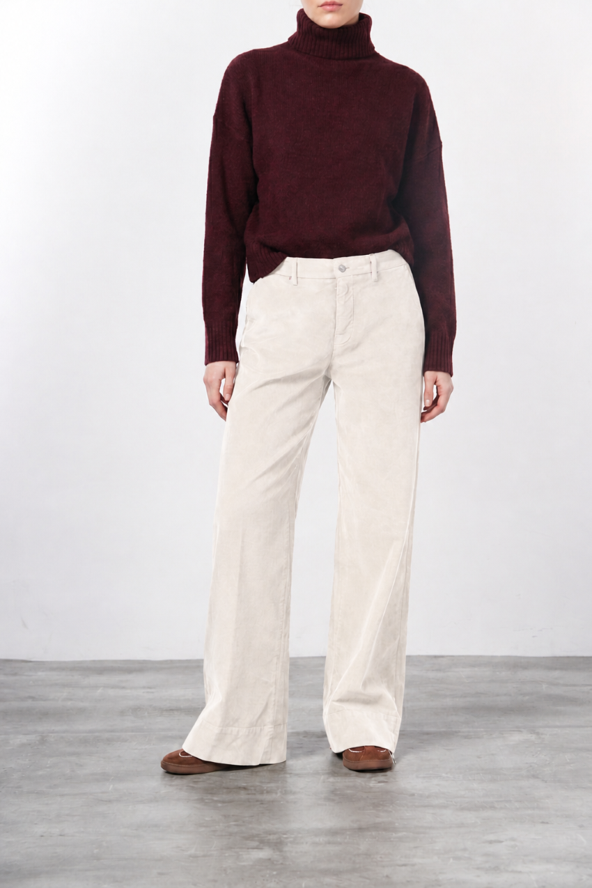 New York Studio women’s chino pants in smooth velvet with straight fit