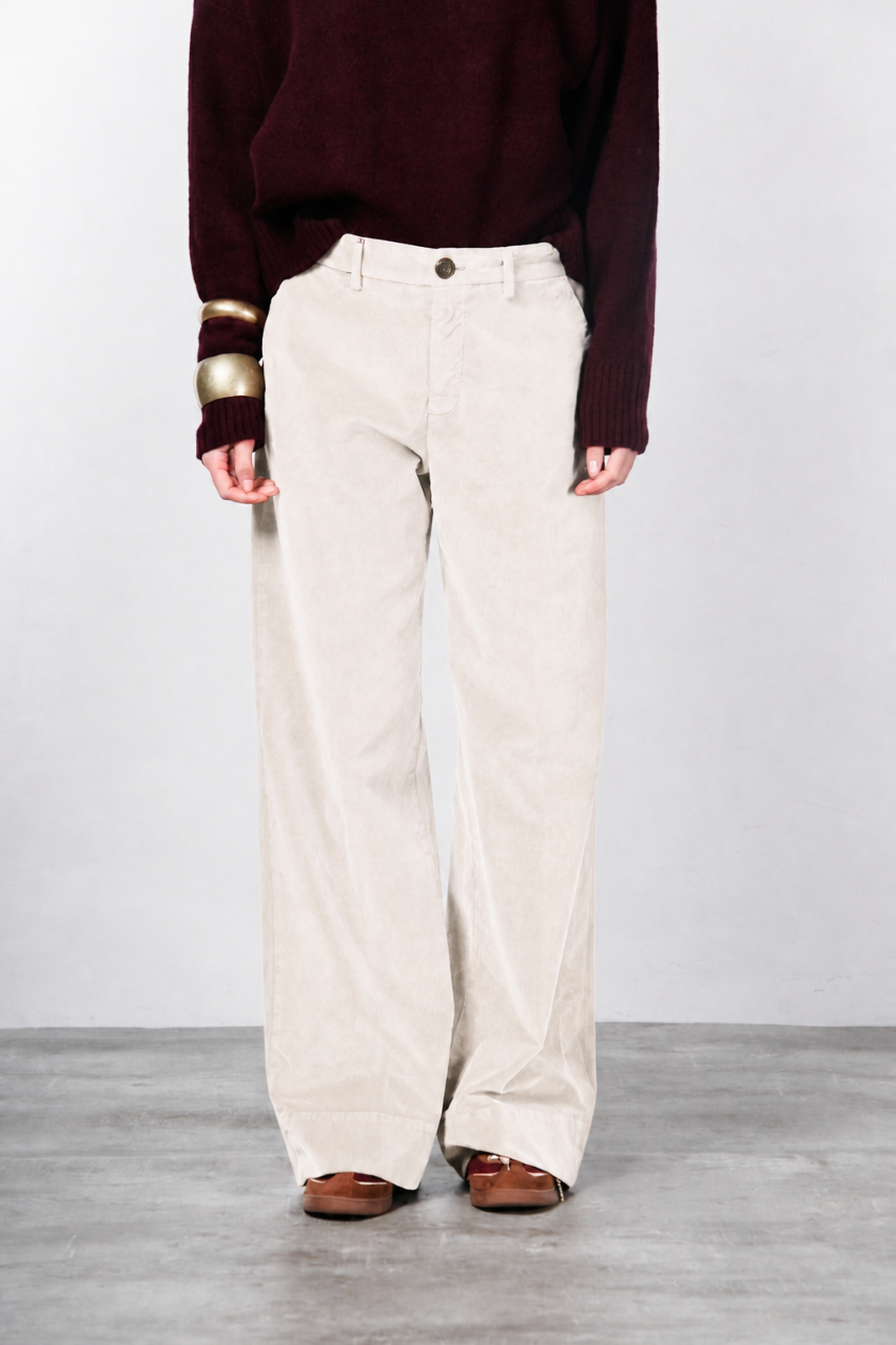 New York Studio women’s chino pants in smooth velvet with straight fit