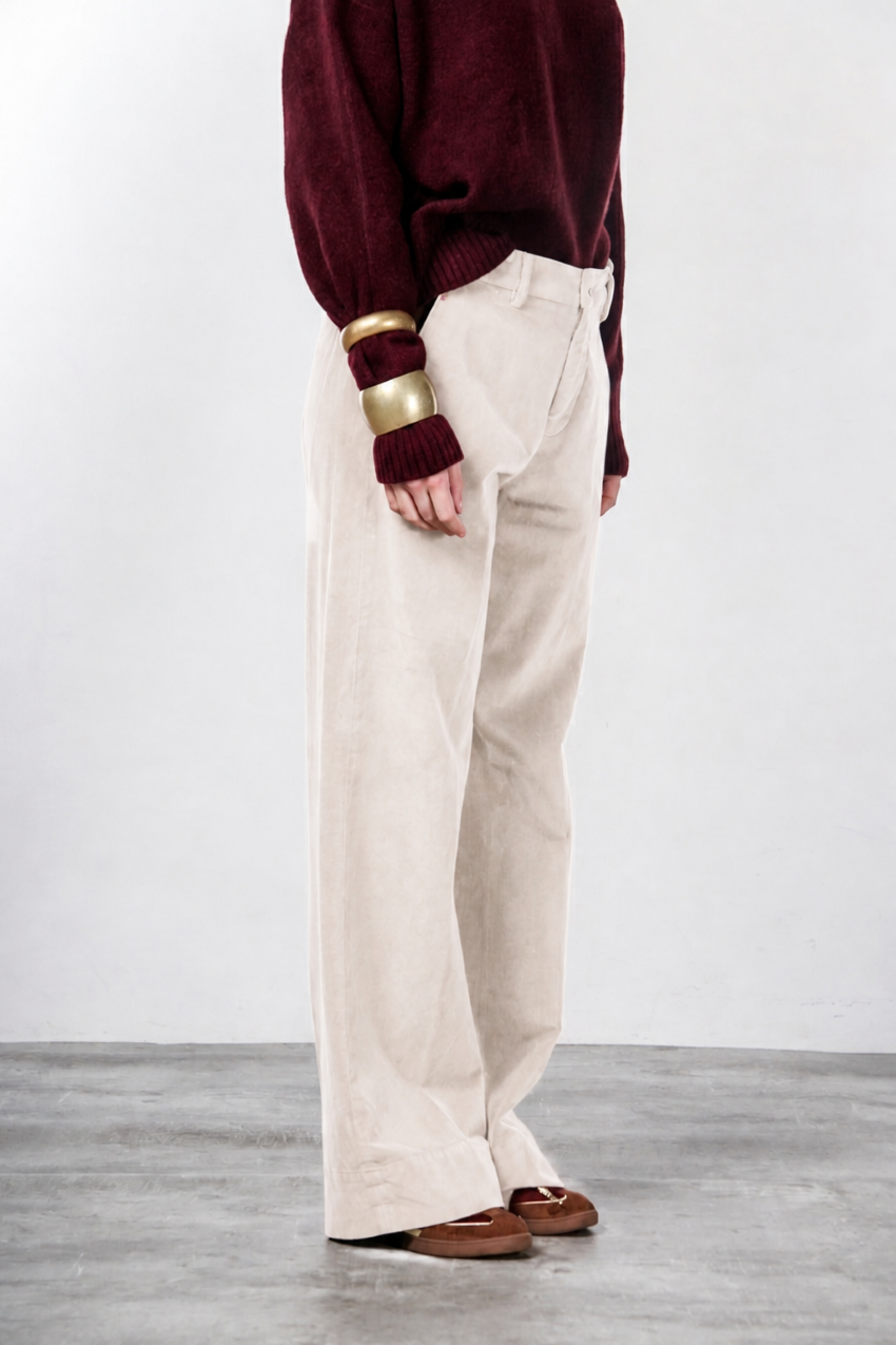 New York Studio women’s chino pants in smooth velvet with straight fit