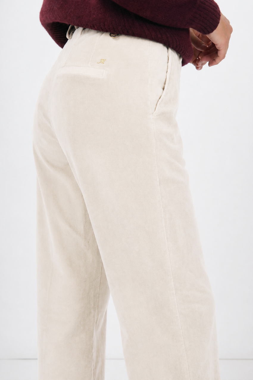 New York Studio women’s chino pants in smooth velvet with straight fit