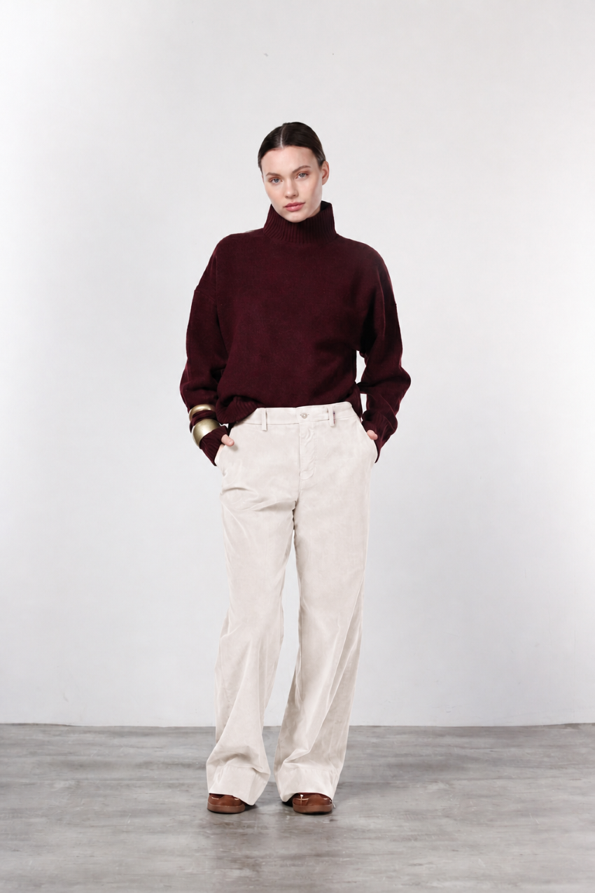 New York Studio women’s chino pants in smooth velvet with straight fit