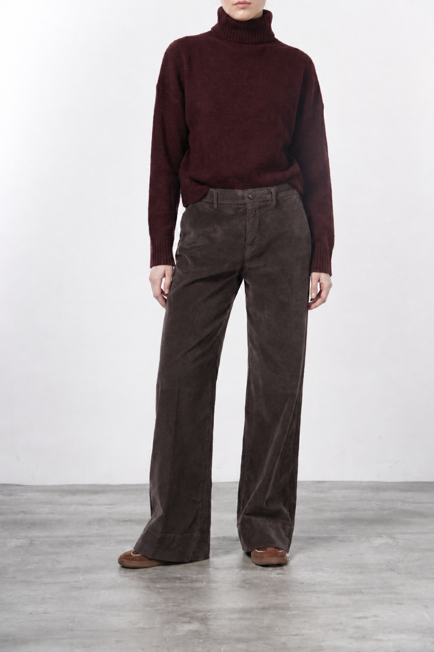 New York Studio women’s chino pants in smooth velvet with straight fit