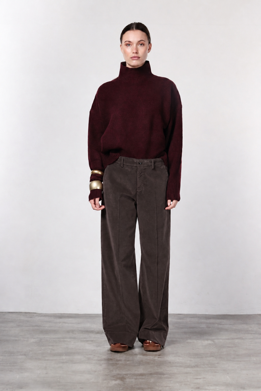 New York Studio women’s chino pants in smooth velvet with straight fit