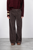 New York Studio women’s chino pants in smooth velvet with straight fit