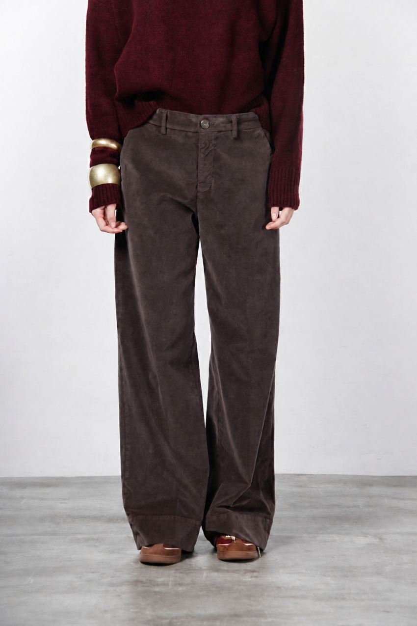 New York Studio women’s chino pants in smooth velvet with straight fit
