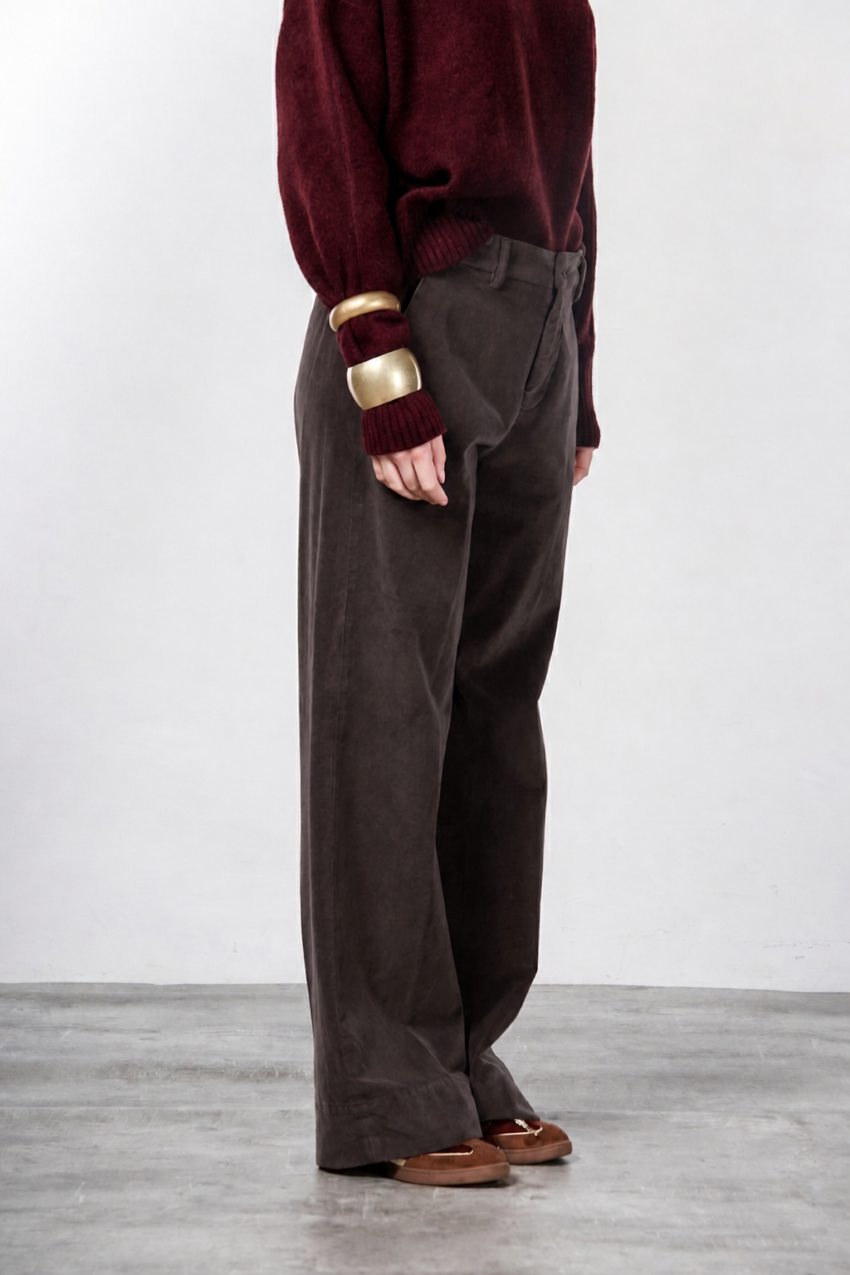 New York Studio women’s chino pants in smooth velvet with straight fit