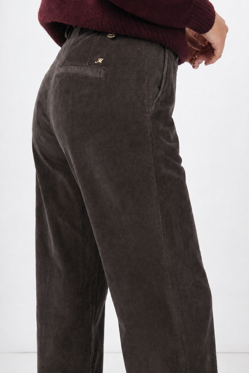 New York Studio women’s chino pants in smooth velvet with straight fit