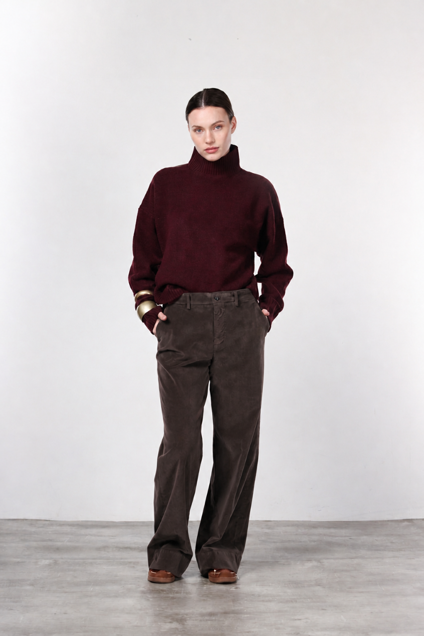 New York Studio women’s chino pants in smooth velvet with straight fit