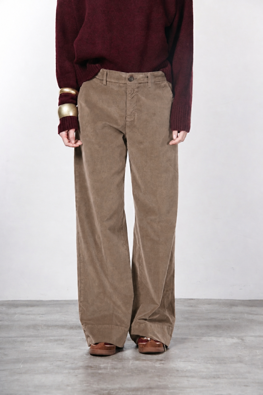 New York Studio women’s chino pants in smooth velvet with straight fit