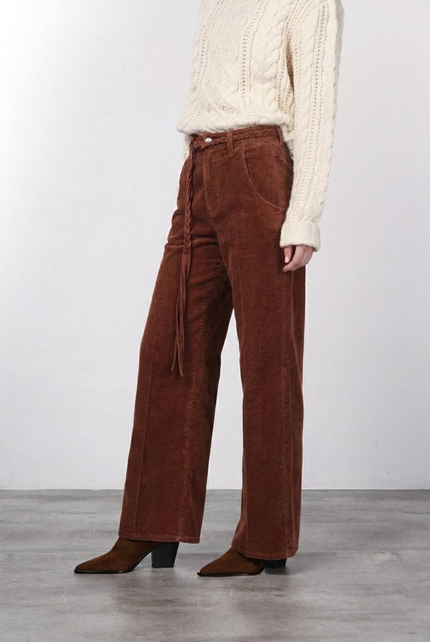 Violette women’s chino pants in twill with balloon fit ①

