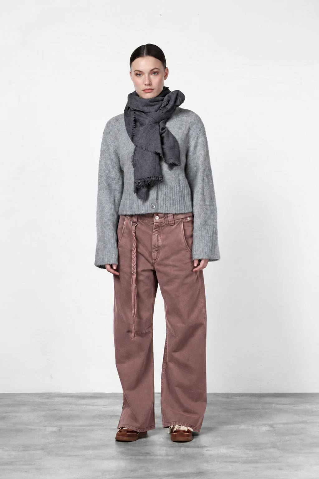 Violette Chinohose für Damen aus Twill mit balloon fit ①
