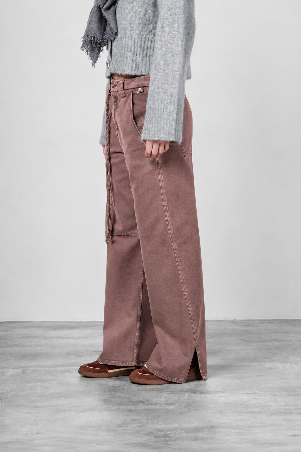 Violette Chinohose für Damen aus Twill mit balloon fit ①
