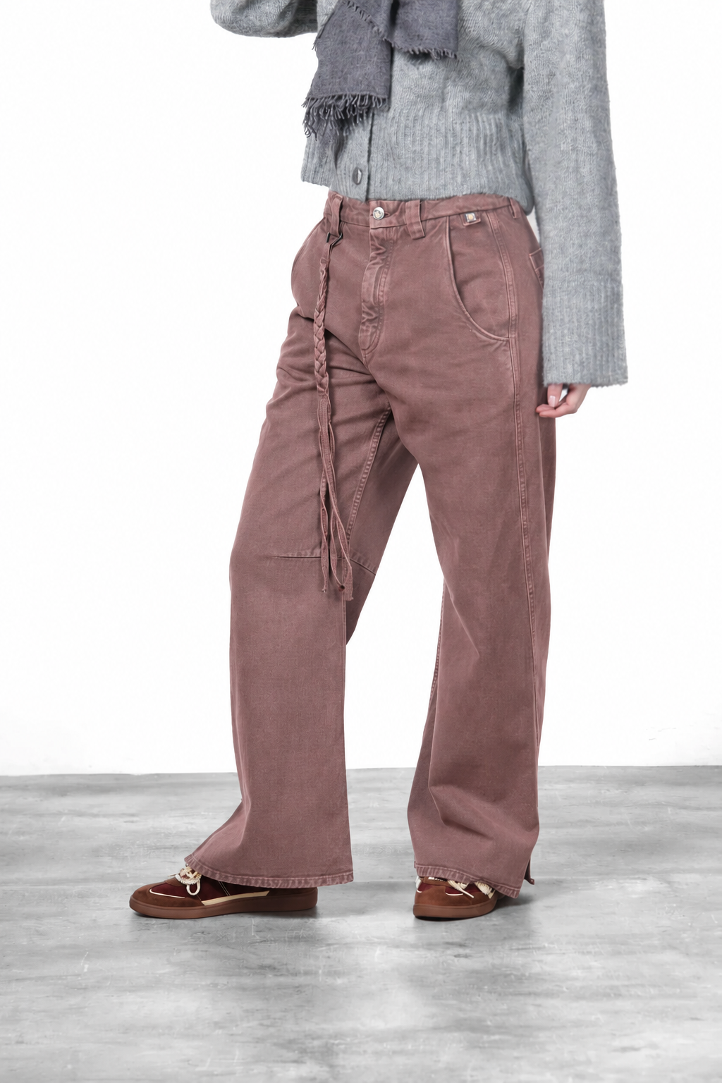 Violette Chinohose für Damen aus Twill mit balloon fit ①
