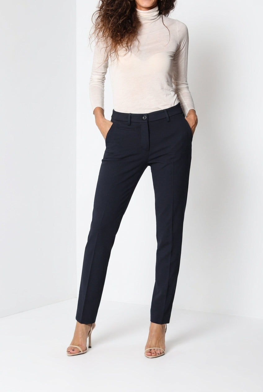 New York Slim Chinohose für Damen aus technischem Jersey mit slim fit ①
