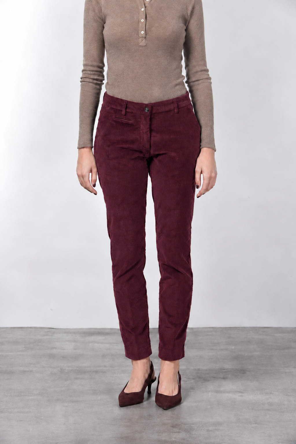 New York Slim pantalon chino femme en velours côtelé à grosses côtes coupe slim ①
