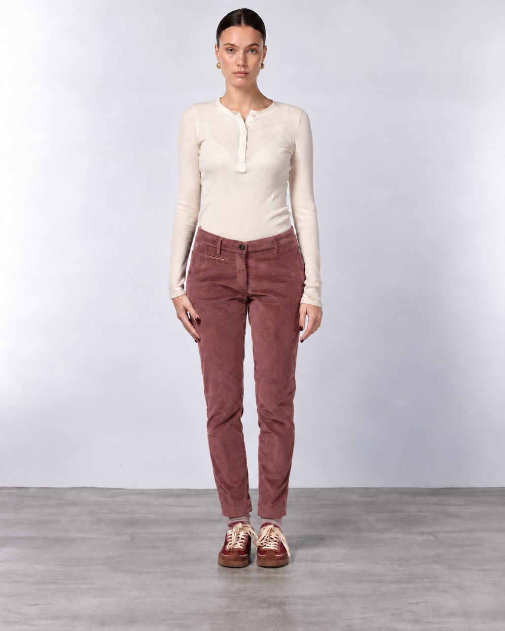 New York Slim Chinohose für Damen aus breit geripptem Samt mit slim fit ①