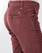 New York Slim Chinohose für Damen aus breit geripptem Samt mit slim fit ①