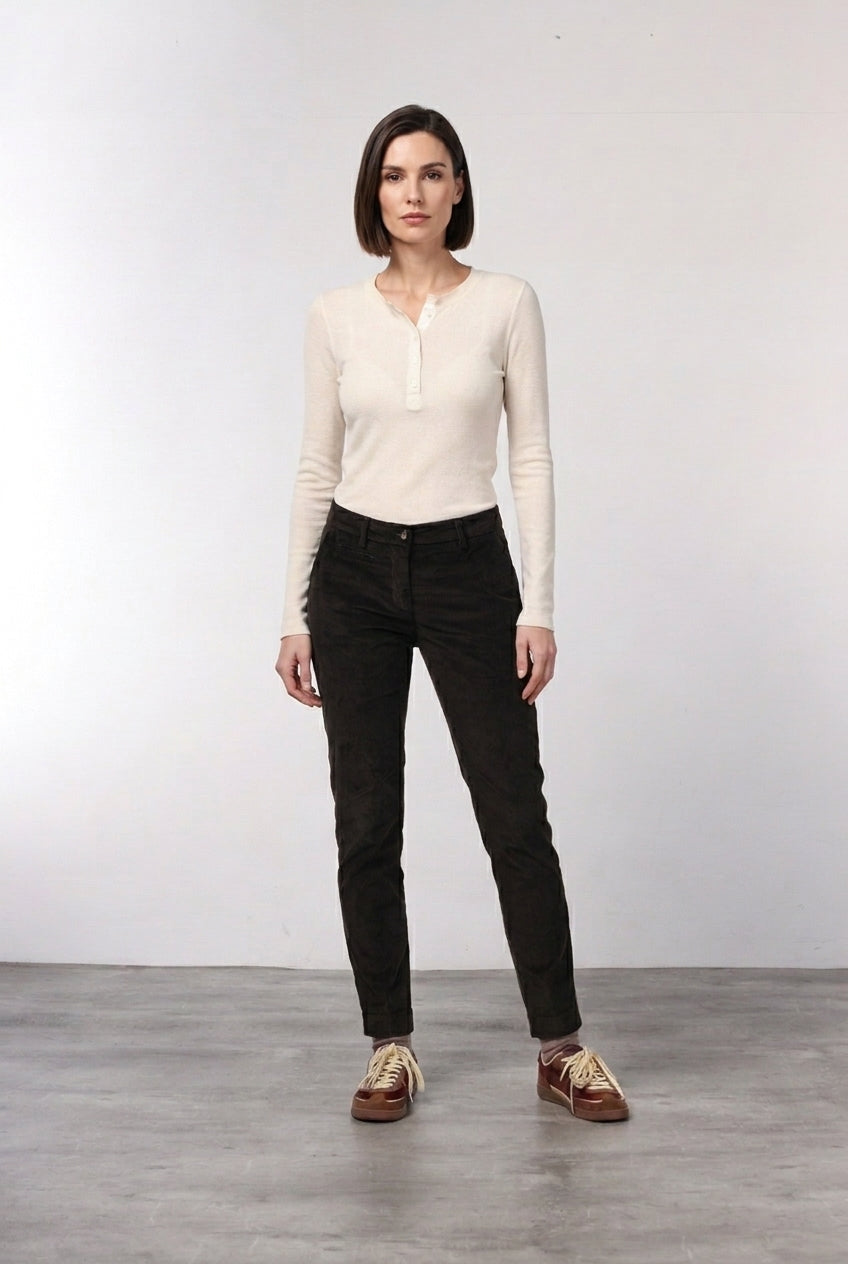 New York Slim pantalon chino femme en velours côtelé à grosses côtes, coupe slim ①