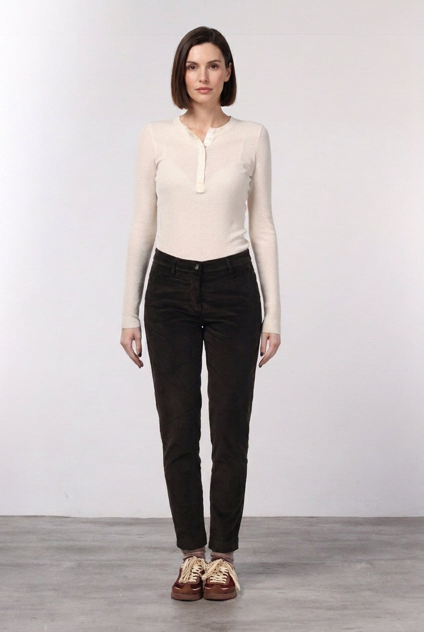 New York Slim pantalon chino femme en velours côtelé à grosses côtes, coupe slim ①