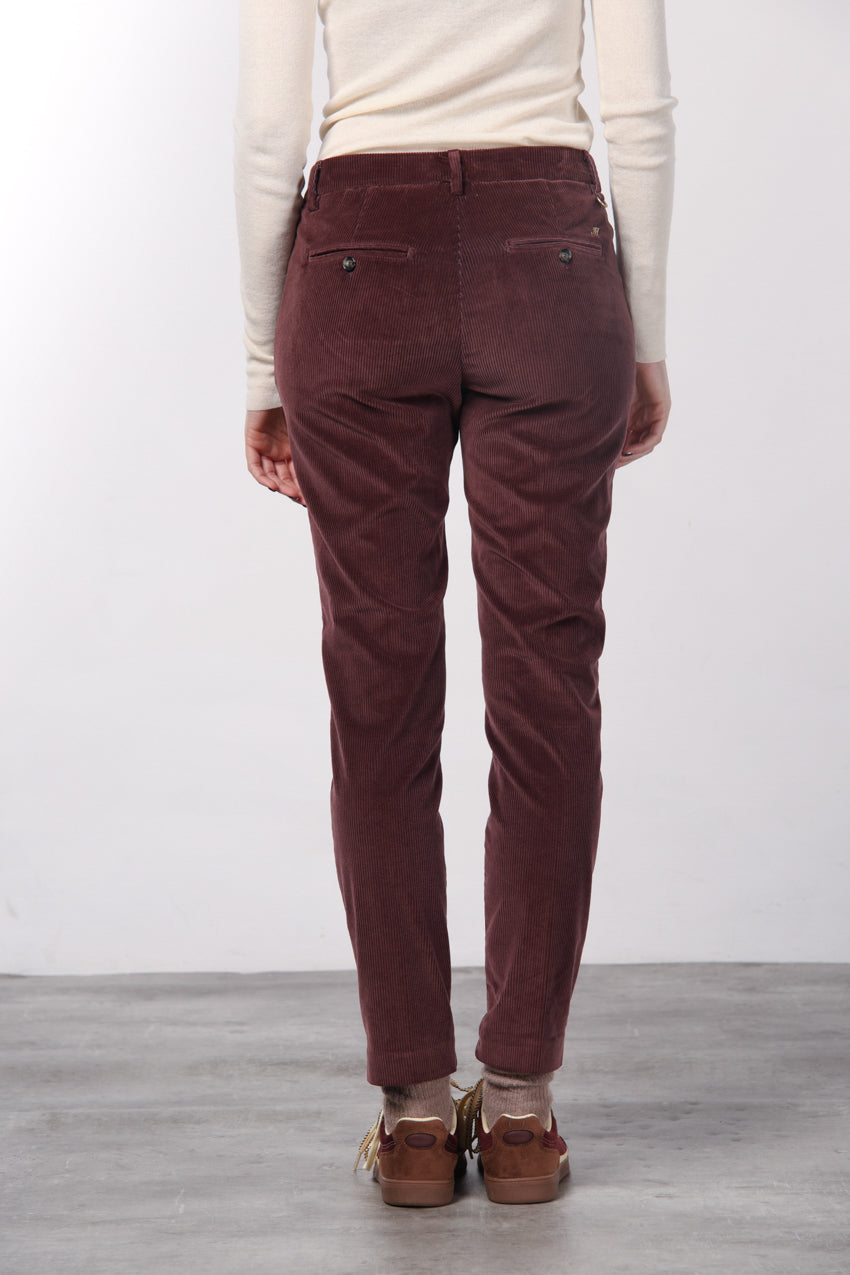 New York Slim Chinohose für Damen aus breit geripptem Samt mit slim fit ①