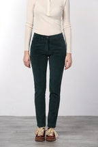 New York Slim women’s chino pants in wide-wale velvet with slim fit ①