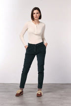 New York Slim women’s chino pants in wide-wale velvet with slim fit ①