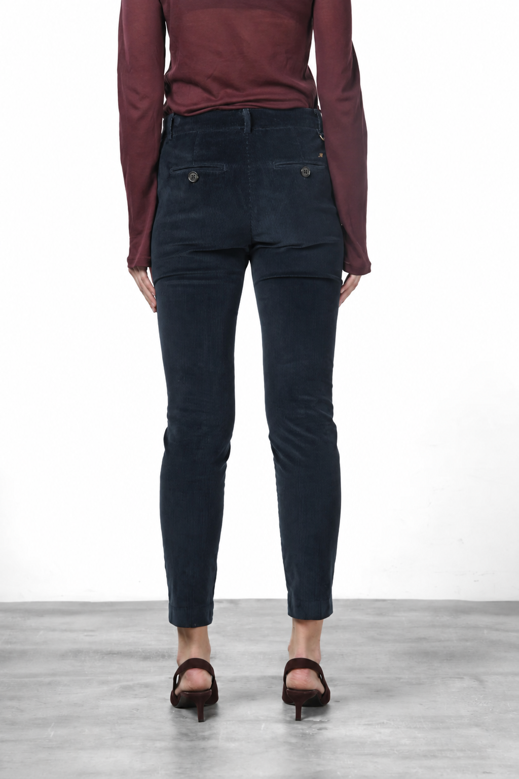 New York Slim women’s chino trousers in wide-wale corduroy, slim fit ①