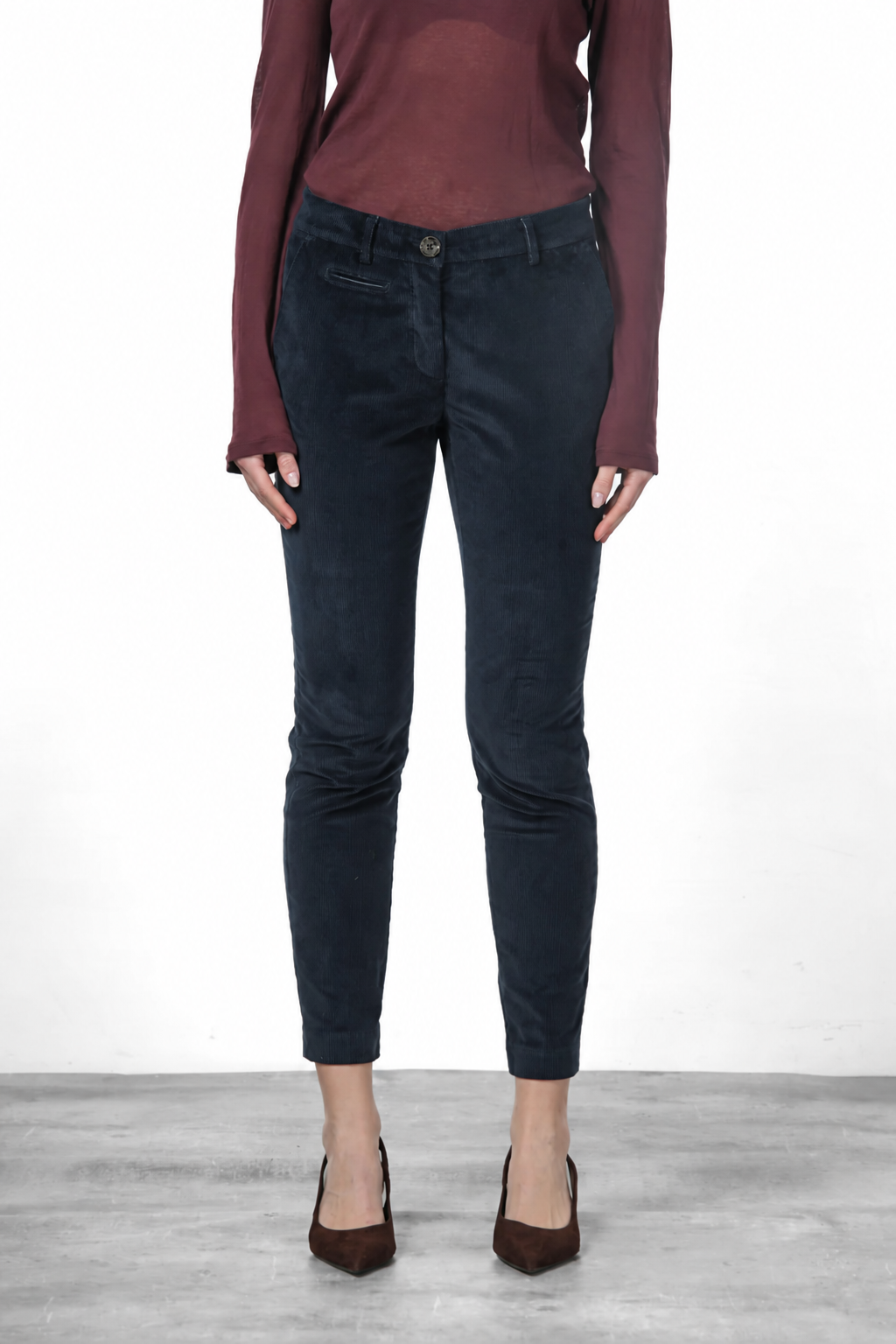 New York Slim women’s chino trousers in wide-wale corduroy, slim fit ①