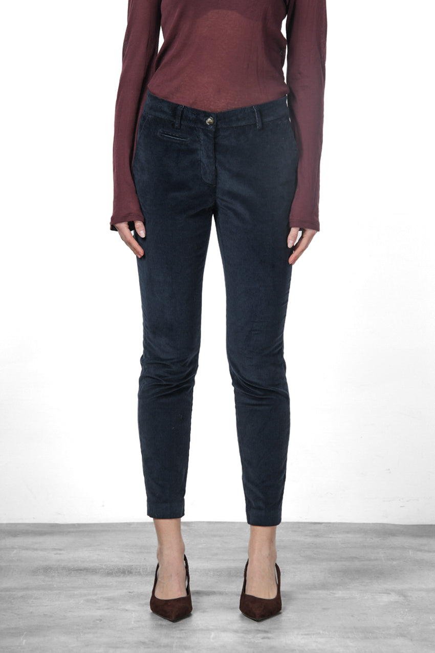 New York Slim pantalon chino femme en velours côtelé à grosses côtes, coupe slim ①