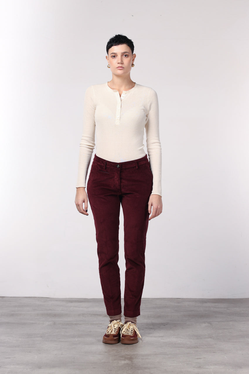 New York Slim pantalon chino femme en velours côtelé à grosses côtes, coupe slim ①