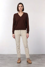 New York Slim women’s chino pants in wide-wale velvet with slim fit ①

