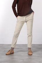 New York Slim pantalone chino donna in velluto a costa grande slim fit ①