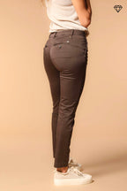 Immagine 3 di pantalone chino donna in raso stretch modello New York Slim slim fit 